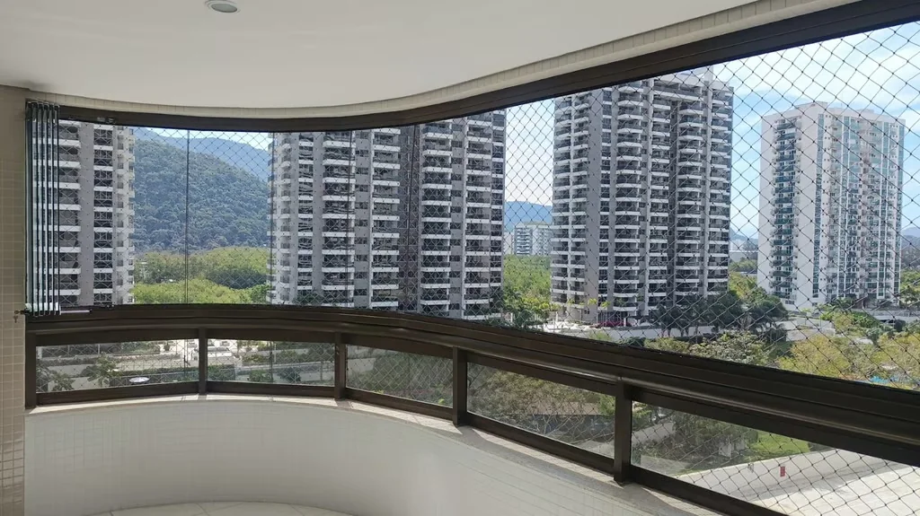 Varanda panorâmica protegida por rede